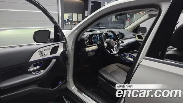 Mercedes-Benz GLE-Class 2021 — Photo 1/20