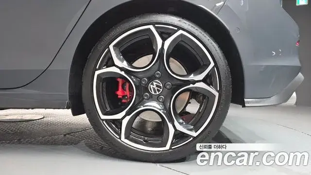 Volkswagen Golf 2025 — Şəkil 27/30