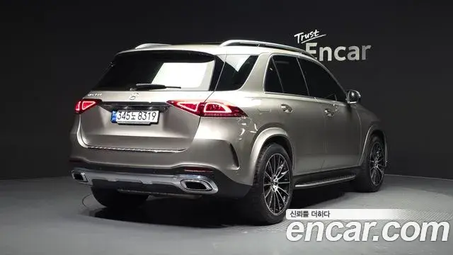 Mercedes-Benz GLE-Class 2023 — Şəkil 19/20