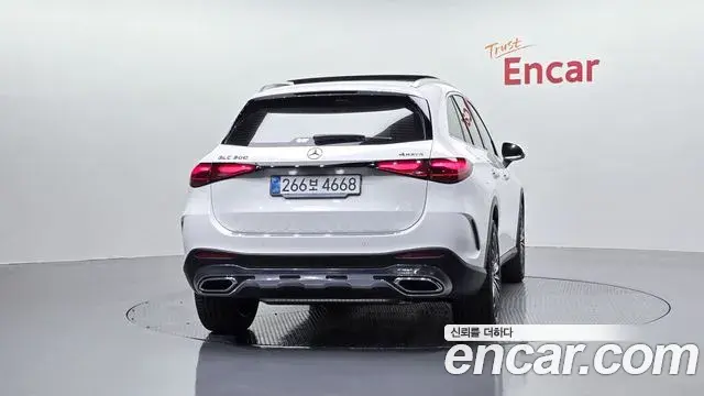 Mercedes-Benz GLC-Class 2025 — Photo 26/33