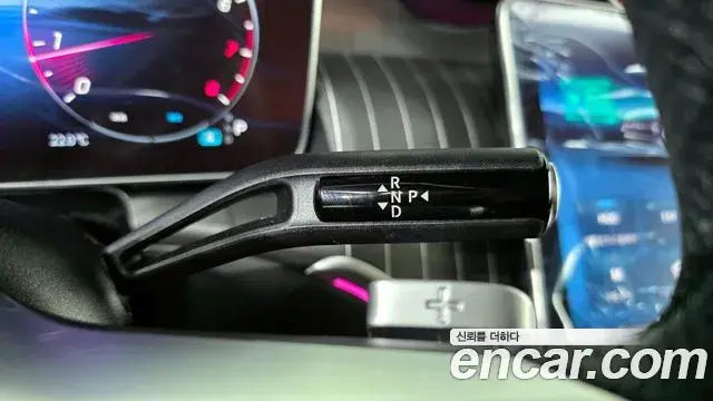 Mercedes-Benz GLC-Class 2025 — Photo 24/33