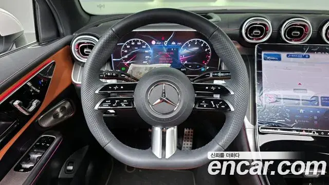 Mercedes-Benz GLC-Class 2025 — Photo 14/33
