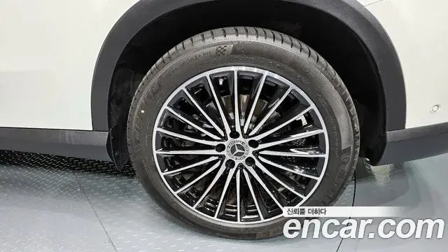 Mercedes-Benz GLC-Class 2025 — Photo 15/33