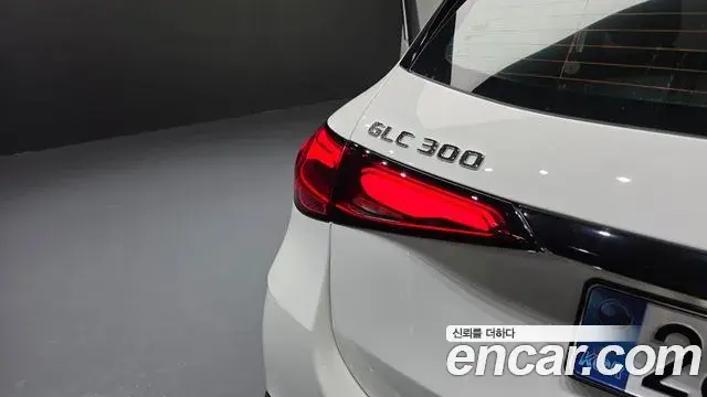 Mercedes-Benz GLC-Class 2025 — Photo 19/33
