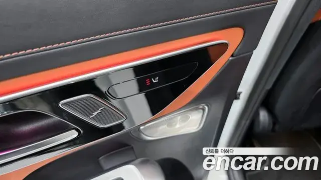 Mercedes-Benz GLC-Class 2025 — Photo 30/33