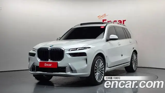 BMW X7 2024 — Фото 1/20