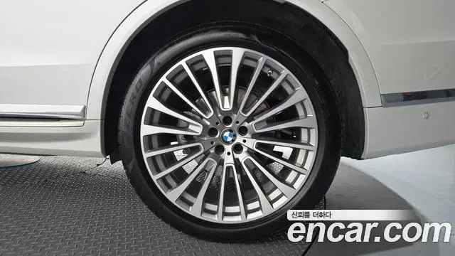 BMW X7 2024 — Photo 14/39
