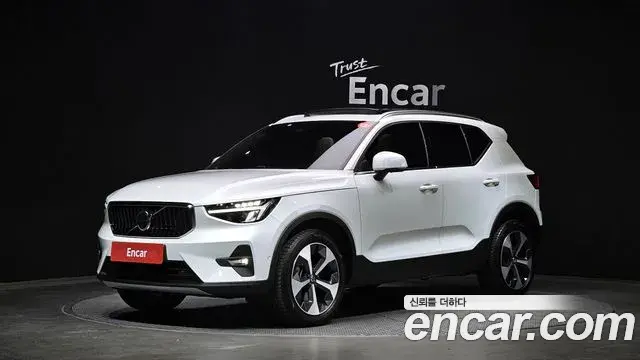 Volvo XC40 2023 — ფოტო 3/32