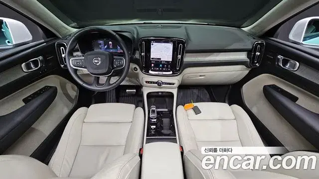 Volvo XC40 2023 — ფოტო 6/32