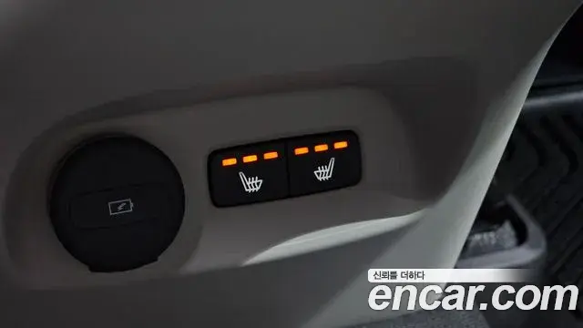 Volvo XC40 2023 — ფოტო 4/32