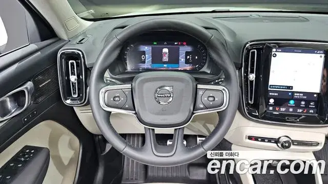 Volvo XC40 2023 — ფოტო 12/32