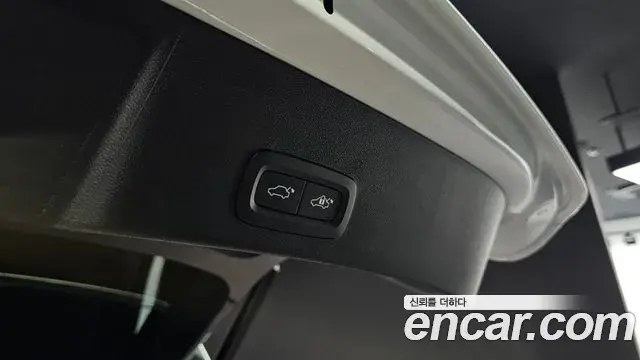 Volvo XC40 2023 — ფოტო 1/32