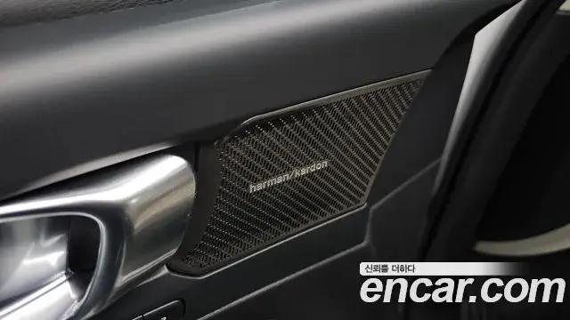 Volvo XC40 2023 — ფოტო 9/32