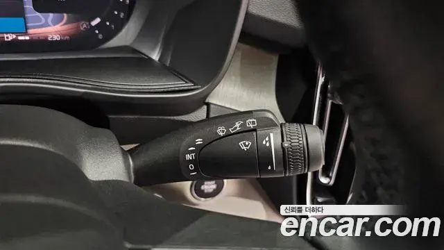 Volvo XC40 2023 — ფოტო 10/32