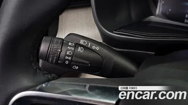 Volvo XC40 2023 — ფოტო 24/32