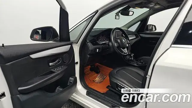 BMW 2 Series Active Tourer 2018 — Photo 10/20