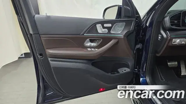 Mercedes-Benz GLS-Class 2021 — Photo 3/35
