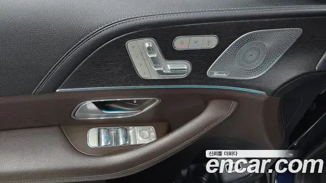 Mercedes-Benz GLS-Class 2021 — Photo 6/35