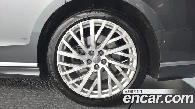 Audi A8 2019 — ფოტო 6/39