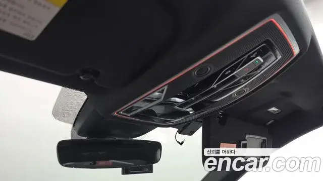 Audi A8 2019 — ფოტო 15/39
