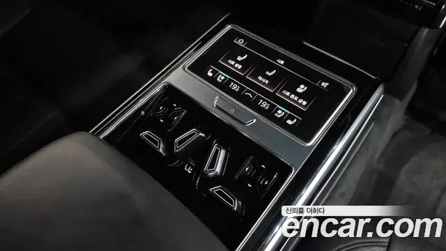 Audi A8 2019 — ფოტო 28/39