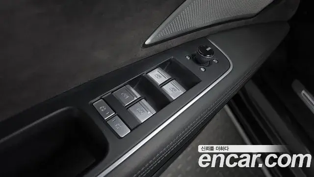 Audi A8 2019 — ფოტო 30/39