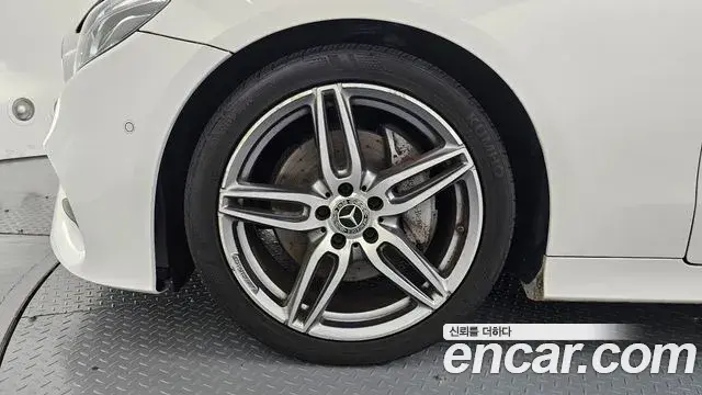 Mercedes-Benz E-Class 2018 — ფოტო 9/32
