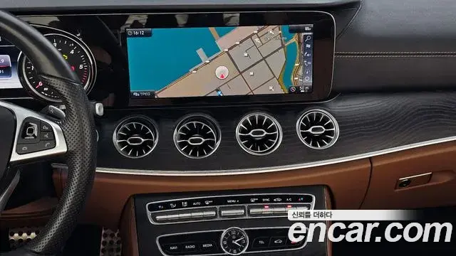 Mercedes-Benz E-Class 2018 — ფოტო 19/32