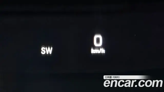 Mercedes-Benz E-Class 2018 — ფოტო 24/32