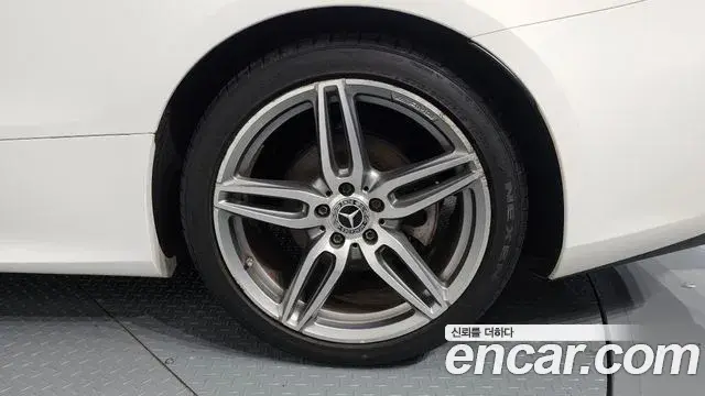 Mercedes-Benz E-Class 2018 — ფოტო 17/32