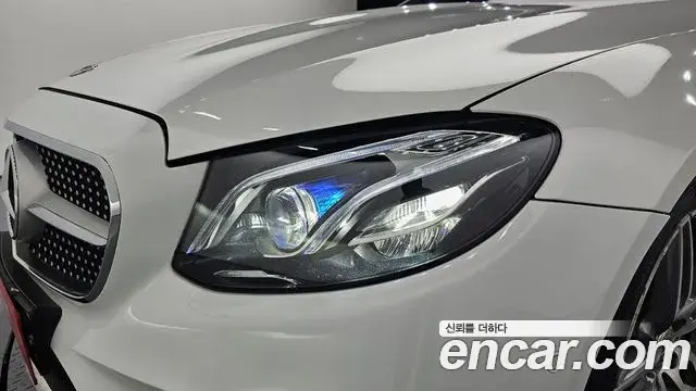 Mercedes-Benz E-Class 2018 — ფოტო 7/32
