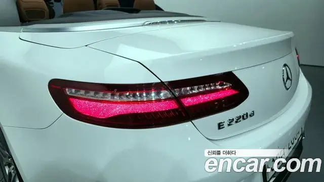 Mercedes-Benz E-Class 2018 — ფოტო 18/32
