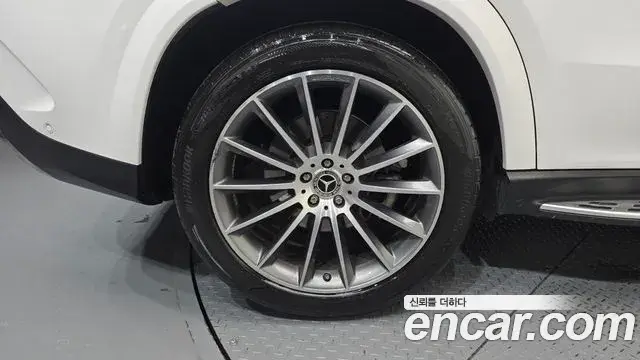 Mercedes-Benz GLE-Class 2023 — Photo 6/31