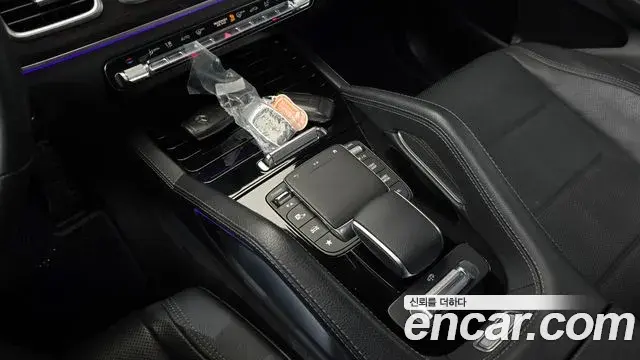 Mercedes-Benz GLE-Class 2023 — Photo 9/31