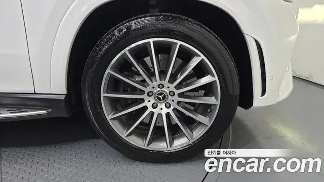 Mercedes-Benz GLE-Class 2023 — Photo 7/31