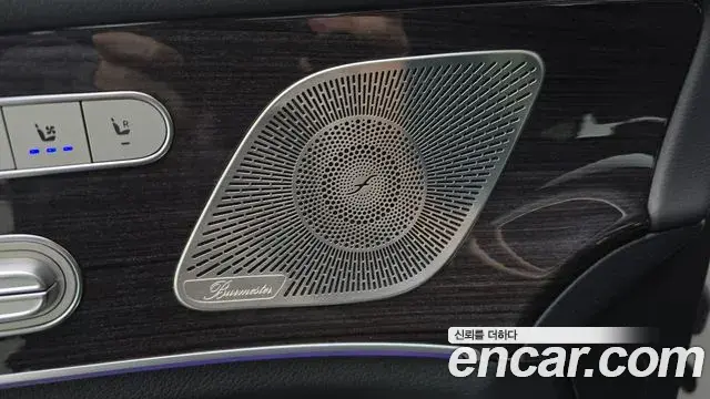Mercedes-Benz GLE-Class 2023 — Photo 22/31