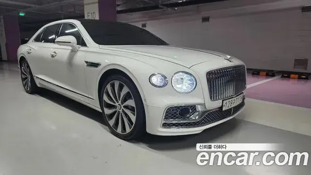 Bentley Flying Spur 2022 — ფოტო 15/20