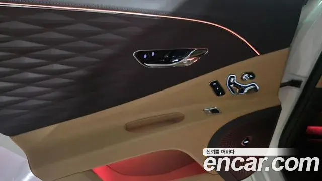 Bentley Flying Spur 2022 — ფოტო 13/20
