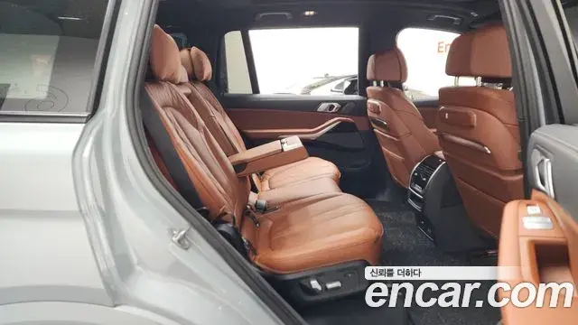 BMW X7 2024 — Photo 19/36