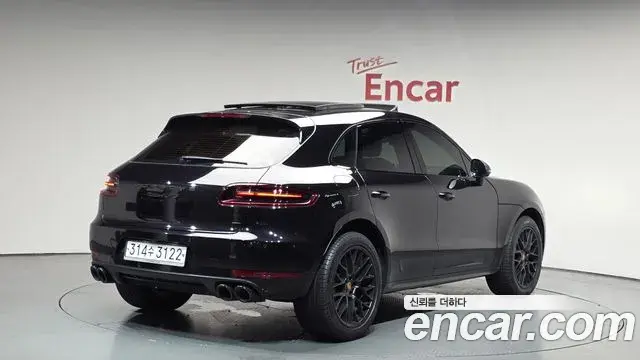 Porsche Macan 2018 — Фото 2/20