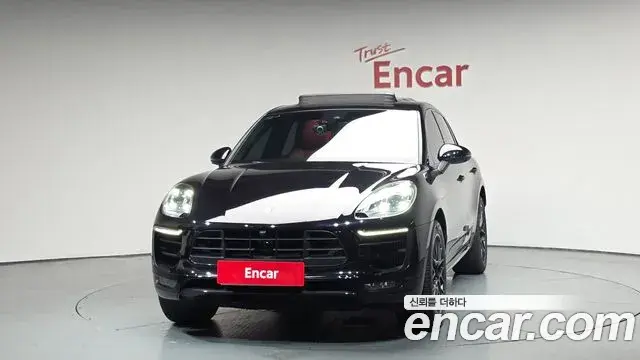 Porsche Macan 2018 — Фото 3/20