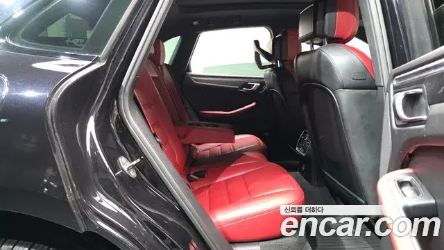 Porsche Macan 2018 — Фото 11/20