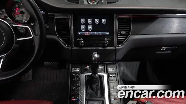 Porsche Macan 2018 — Фото 13/20