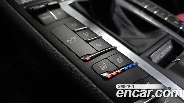 Porsche Macan 2018 — Фото 18/20