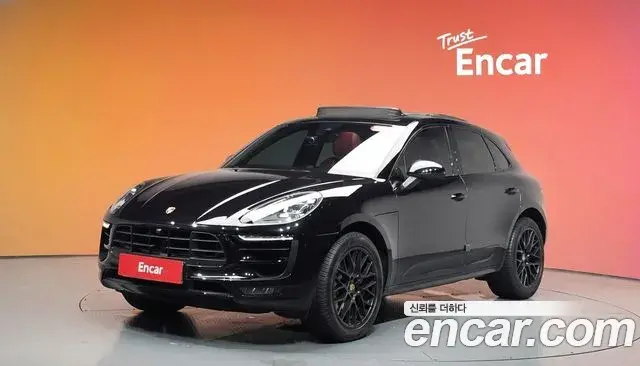 Porsche Macan 2018 — Фото 1/20