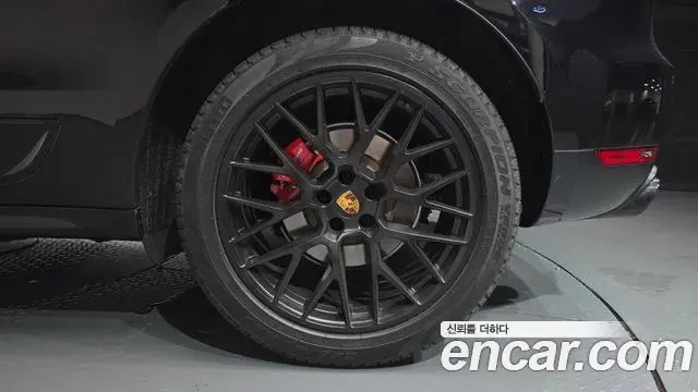 Porsche Macan 2018 — Şəkil 17/35