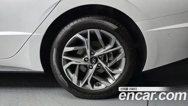 Hyundai Sonata Hybrid 2021 — Şəkil 22/32