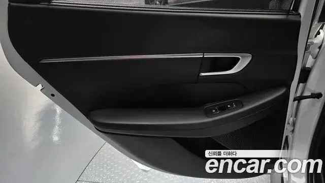 Hyundai Sonata Hybrid 2021 — Şəkil 26/32