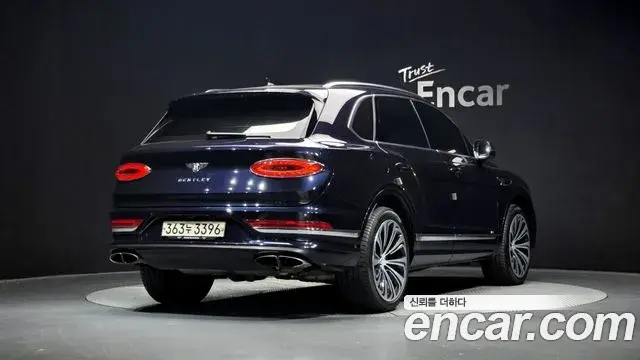 Bentley Bentayga 2022 — Фото 1/20