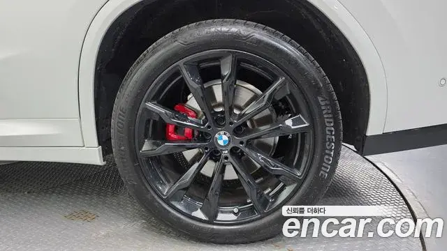 BMW X4 2025 — ფოტო 18/33